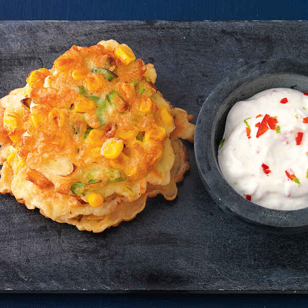 Maispuffer mit Schmant Rezept | Küchengötter Maispuffer mit Schmant Rezept | Küchengötter