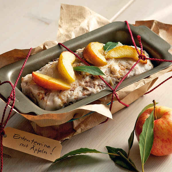 Ententerrine mit Äpfeln Rezept | Küchengötter Ententerrine mit Äpfeln Rezept | Küchengötter