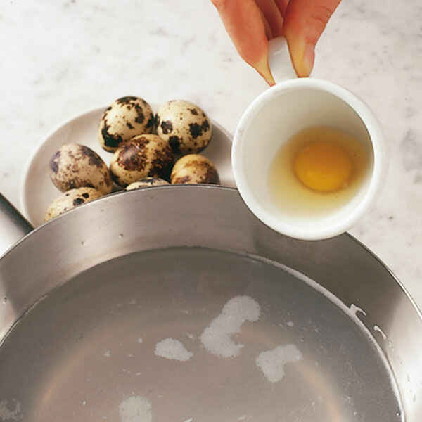 Schnelle Pochierte Eier im Feldsalatnest Rezept | Küchengötter Schnelle Pochierte Eier im Feldsalatnest Rezept | Küchengötter