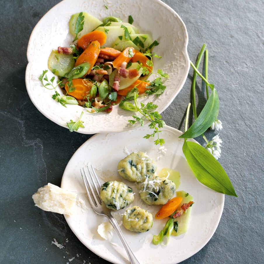 Bärlauchgnocchi mit Kohlrabi-Möhren-Gemüse Rezept | Küchengötter