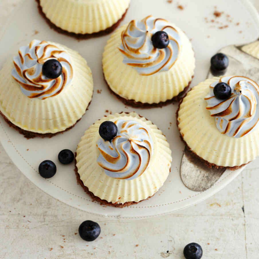 Weiße Schokomousse-Törtchen Rezept | Küchengötter Weiße Schokomousse-Törtchen Rezept | Küchengötter