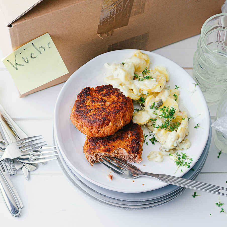 Fleischpflanzerl mit Kartoffelsalat Rezept | Küchengötter Fleischpflanzerl mit Kartoffelsalat Rezept | Küchengötter