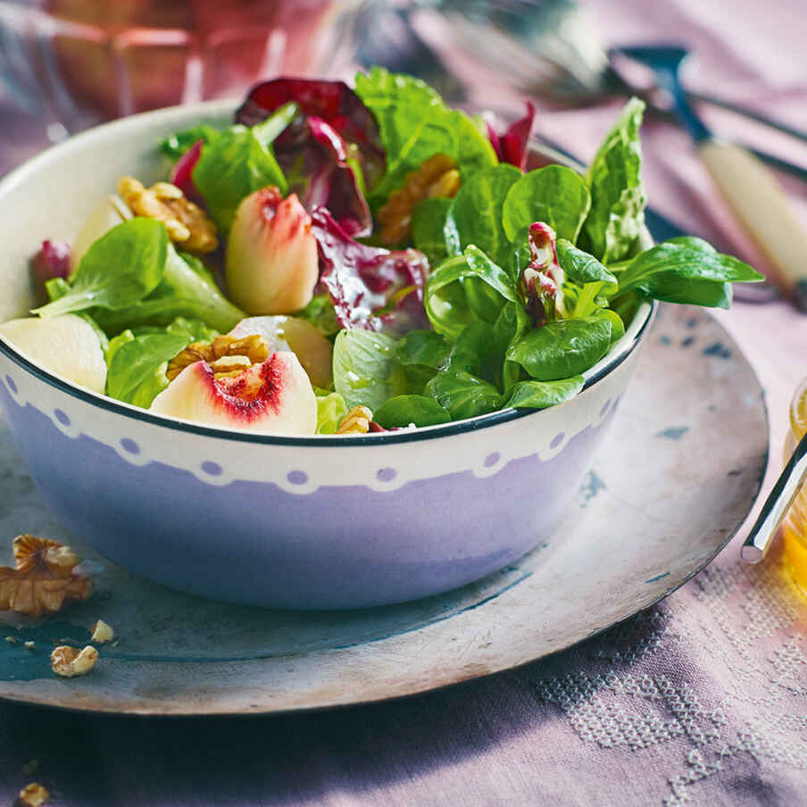 Bunter Salat mit Pfirsichen Rezept | Küchengötter