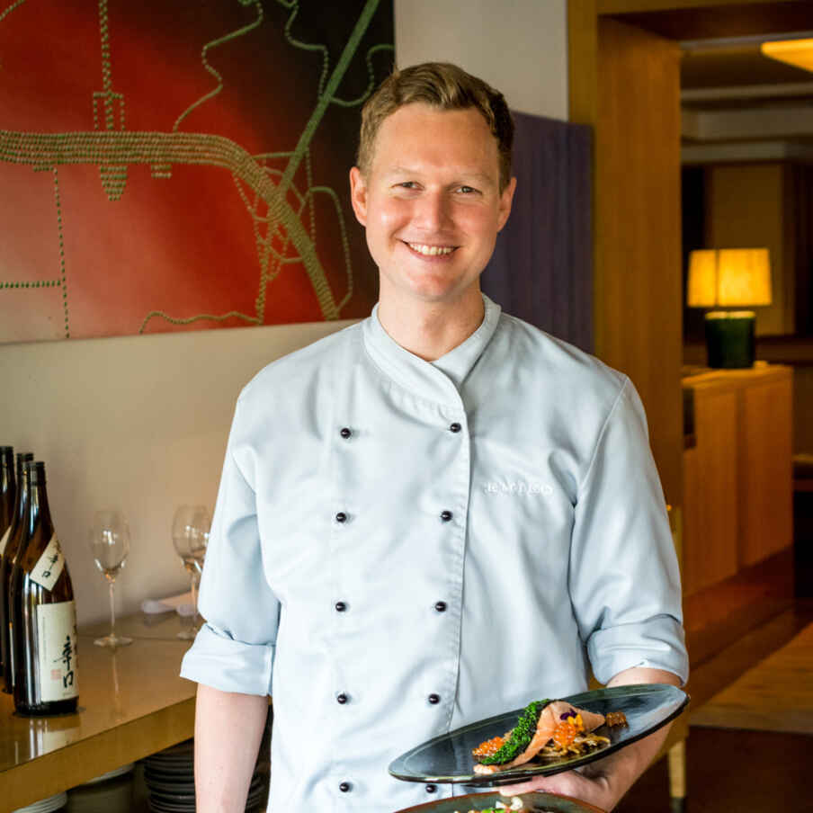 Confierter Lachs mit Nori-Sauce, Teriyaki-Schwarzwurzeln und Ikura ... Confierter Lachs mit Nori-Sauce, Teriyaki-Schwarzwurzeln und Ikura ...