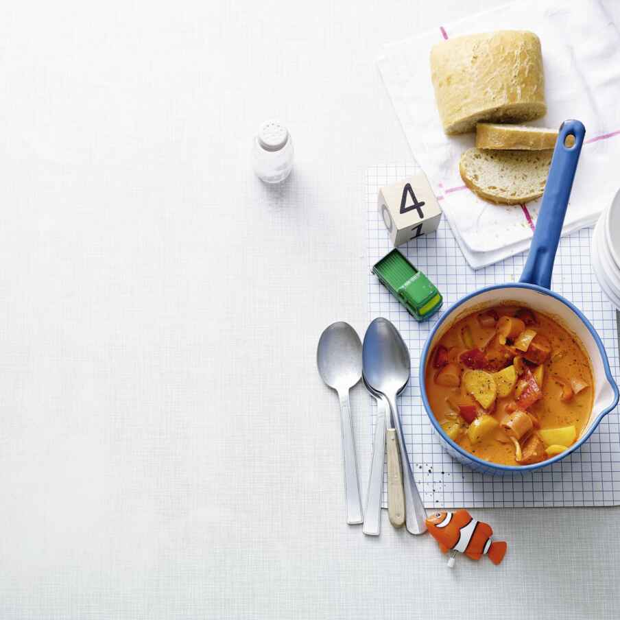 Würstchengulasch mit Paprika und Kartoffeln Rezept | Küchengötter Würstchengulasch mit Paprika und Kartoffeln Rezept | Küchengötter