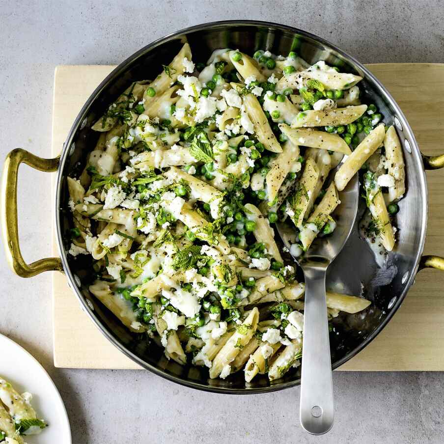 One Pot Penne mit Erbsen und Feta Rezept | Küchengötter One Pot Penne mit Erbsen und Feta Rezept | Küchengötter