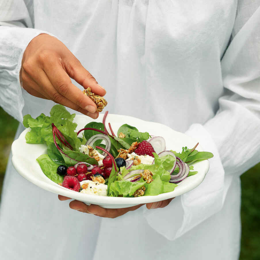 Beerensalat mit Ziegenfrischkäse Rezept | Küchengötter