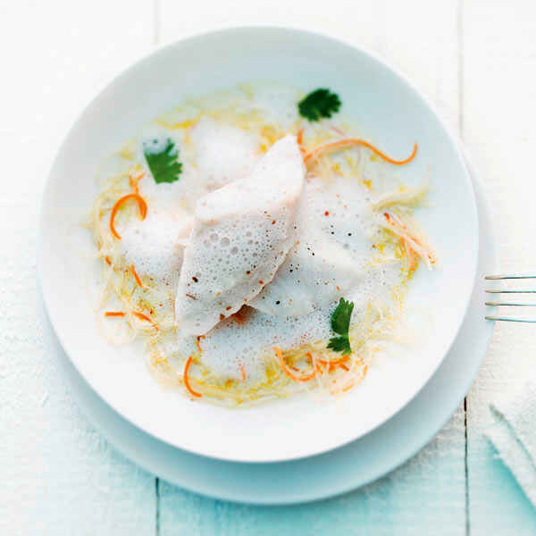 St. Petersfisch mit marinierten Möhrenglasnudeln Rezept | Küchengötter St. Petersfisch mit marinierten Möhrenglasnudeln Rezept | Küchengötter