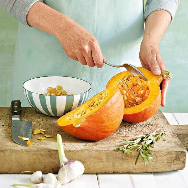 Feldsalat mit Kürbis und Linsenvinaigrette Rezept | Küchengötter