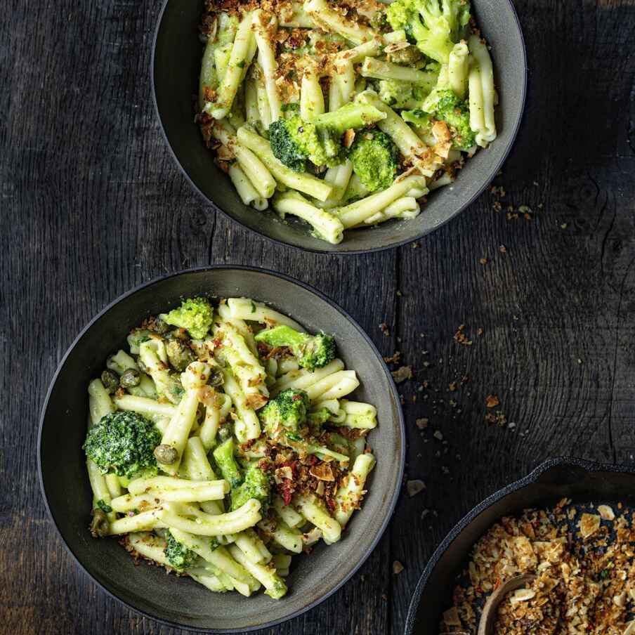 Brokkoli-Pasta mit Mandel-Pangrattato Rezept | Küchengötter