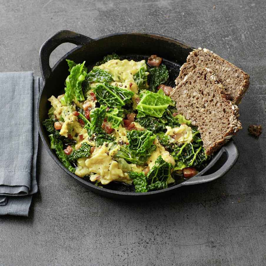 Wirsing-Rührei mit Speck Rezept | Küchengötter Wirsing-Rührei mit Speck Rezept | Küchengötter