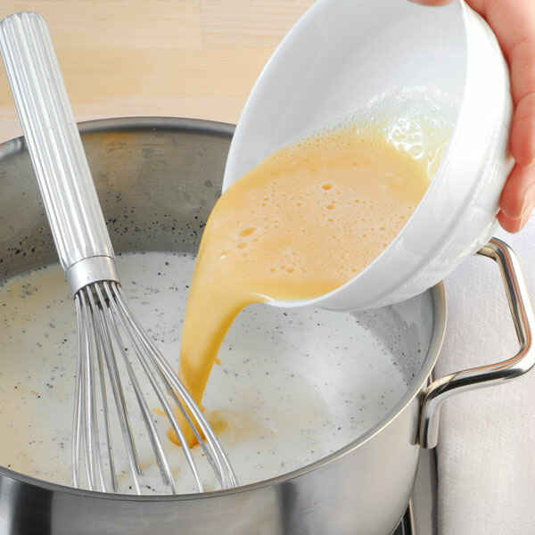 Zwetschgen-Ingwer-Crumble mit Vanillesauce Rezept | Küchengötter