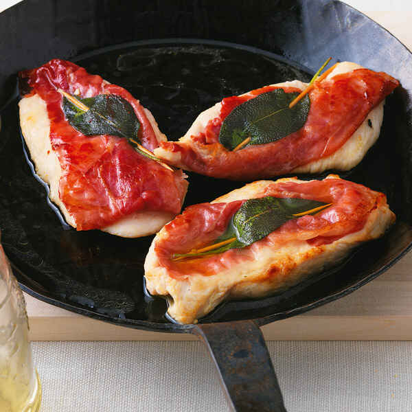 Hähnchen-Saltimbocca mit geräuchertem Schinken Rezept | Küchengötter Hähnchen-Saltimbocca mit geräuchertem Schinken Rezept | Küchengötter
