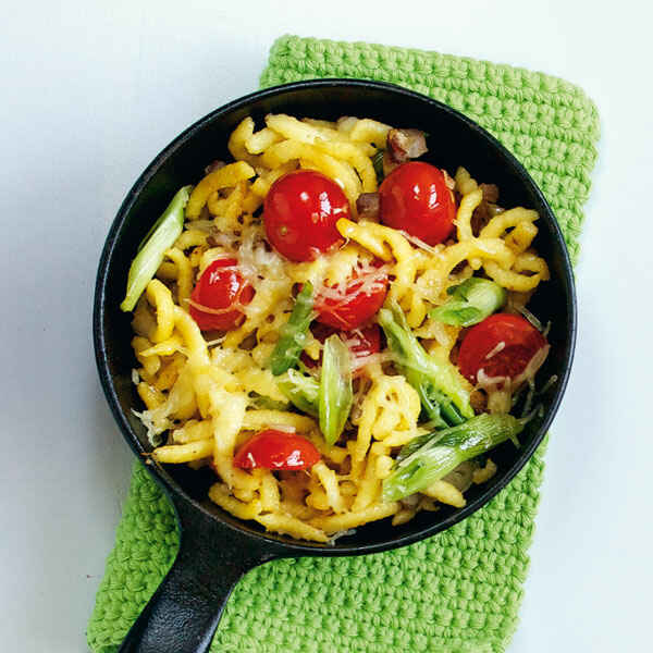 Käse-Spätzle-Pfanne Rezept | Küchengötter Käse-Spätzle-Pfanne Rezept | Küchengötter