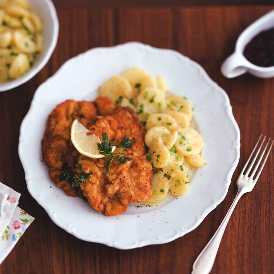 Klassisches Wiener Schnitzel mit Kartoffelsalat Rezept | Küchengötter