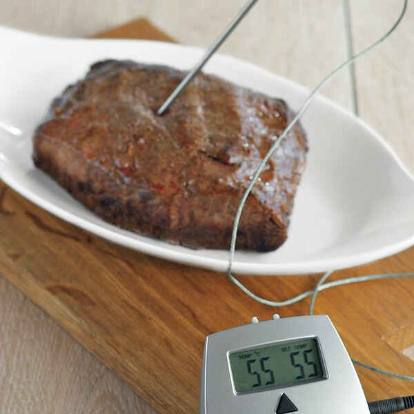 Roastbeef mit Thymian-Rotwein-Sauce Rezept | Küchengötter Roastbeef mit Thymian-Rotwein-Sauce Rezept | Küchengötter