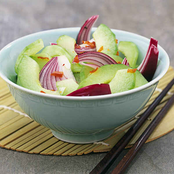 Gurkensalat süß-sauerscharf Rezept | Küchengötter Gurkensalat süß-sauerscharf Rezept | Küchengötter