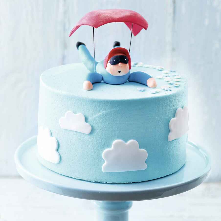 Torte mit Brombeerkonfitüre &amp; Fondant-Fallschirmspringer | Küchengötter