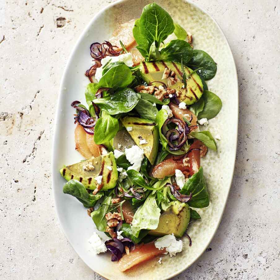 Grillavocado mit Grapefruitsalat Rezept | Küchengötter Grillavocado mit Grapefruitsalat Rezept | Küchengötter