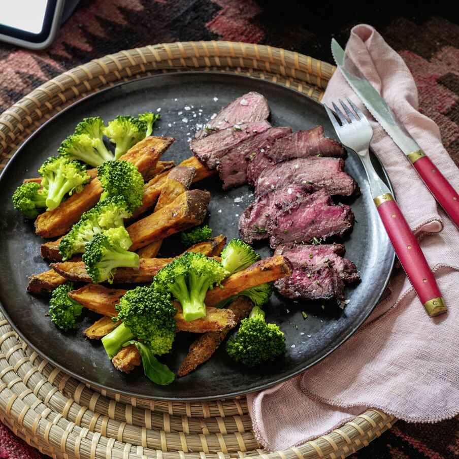 Süßkartoffel-Pommes mit Rindersteak Rezept | Küchengötter Süßkartoffel-Pommes mit Rindersteak Rezept | Küchengötter