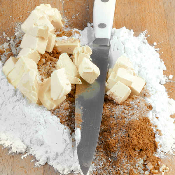 Zwetschgen-Ingwer-Crumble mit Vanillesauce Rezept | Küchengötter