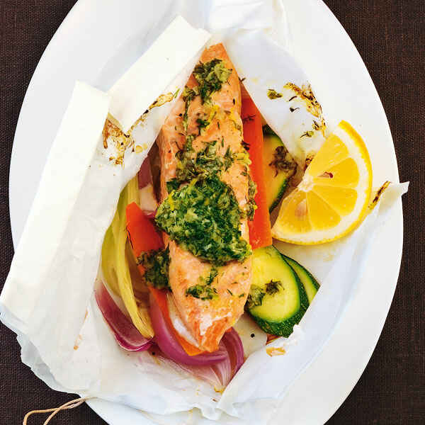 Schneller Kräuter-Lachs im Pergament Rezept | Küchengötter Schneller Kräuter-Lachs im Pergament Rezept | Küchengötter