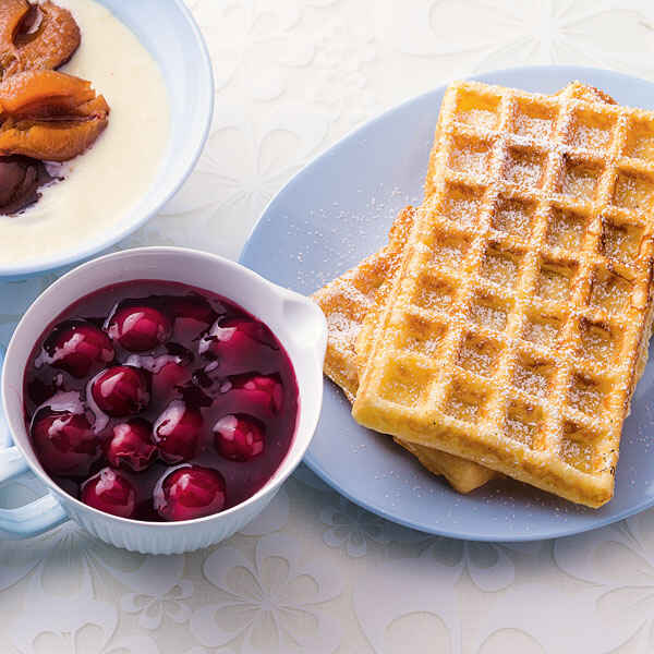 Waffeln mit Kirschsauce Rezept (glutenfrei) | Küchengötter Waffeln mit Kirschsauce Rezept (glutenfrei) | Küchengötter