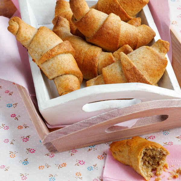 Hefeteighörnchen mit Nussfüllung Rezept | Küchengötter Hefeteighörnchen mit Nussfüllung Rezept | Küchengötter