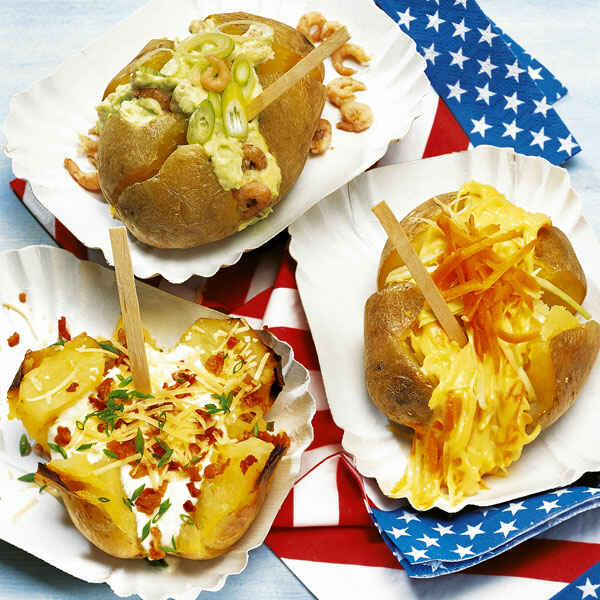 Baked Potatoes mit Sour-Cream-Füllung Rezept | Küchengötter Baked Potatoes mit Sour-Cream-Füllung Rezept | Küchengötter