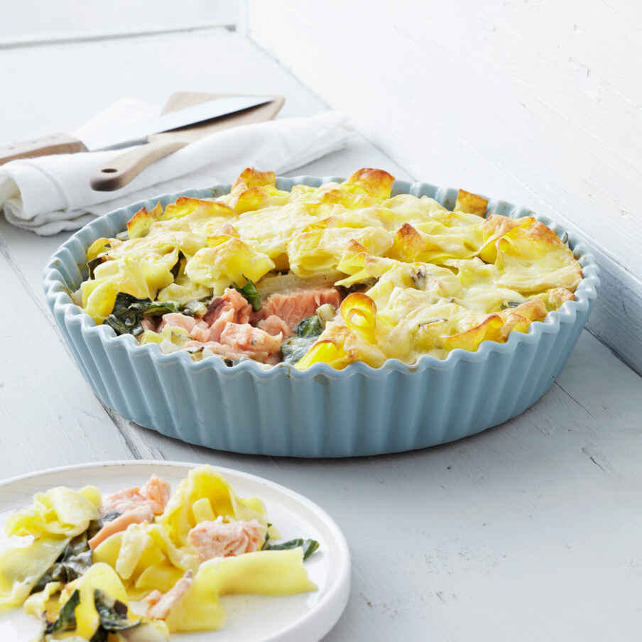 Nudelgratin mit Lachs und Mangold Rezept | Küchengötter Nudelgratin mit Lachs und Mangold Rezept | Küchengötter