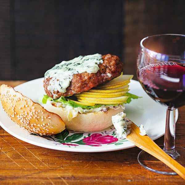 Birne-Roquefort-Burger Rezept | Küchengötter Birne-Roquefort-Burger Rezept | Küchengötter