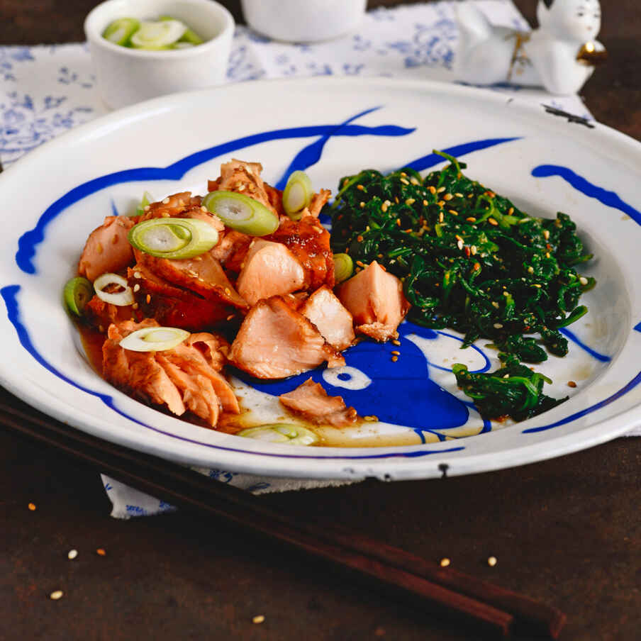 Ofen-Lachs mit Sesam-Spinat Rezept | Küchengötter Ofen-Lachs mit Sesam-Spinat Rezept | Küchengötter