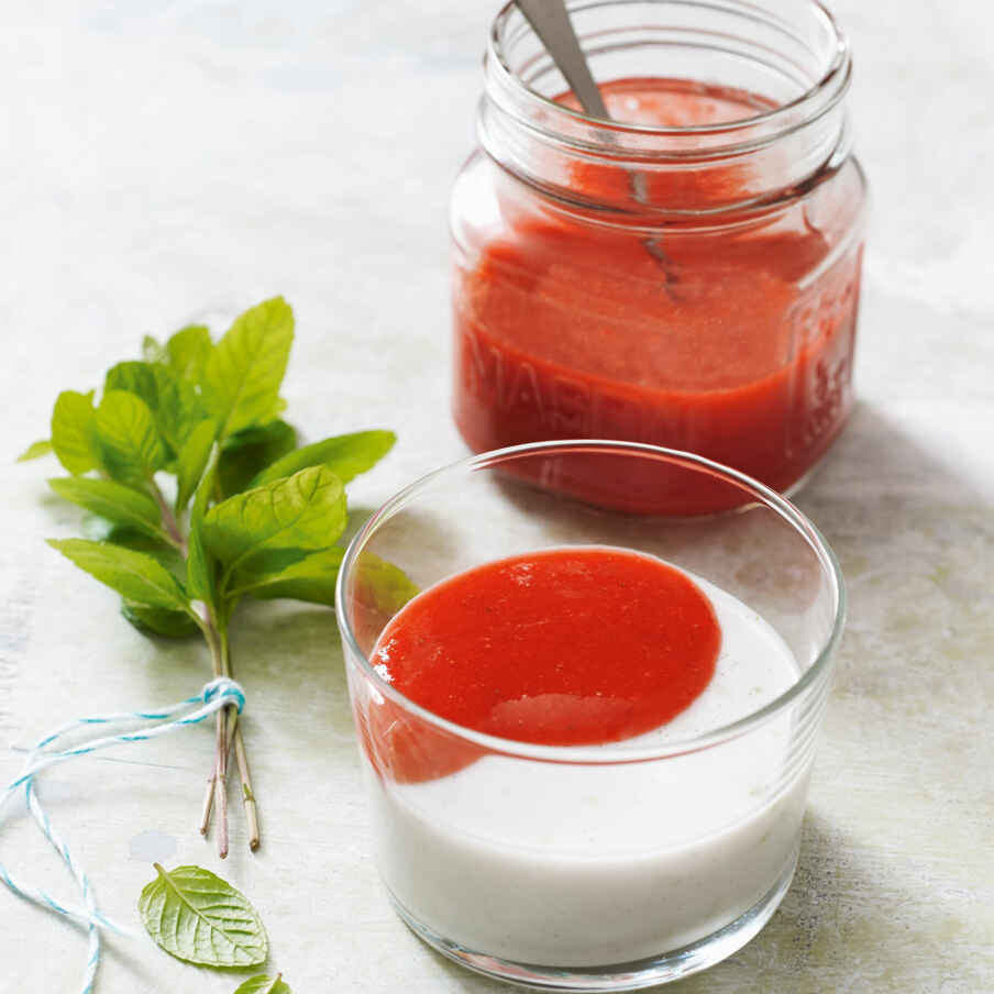 Vegane Kokos-Panna Cotta mit Erdbeersauce Rezept | Küchengötter Vegane Kokos-Panna Cotta mit Erdbeersauce Rezept | Küchengötter