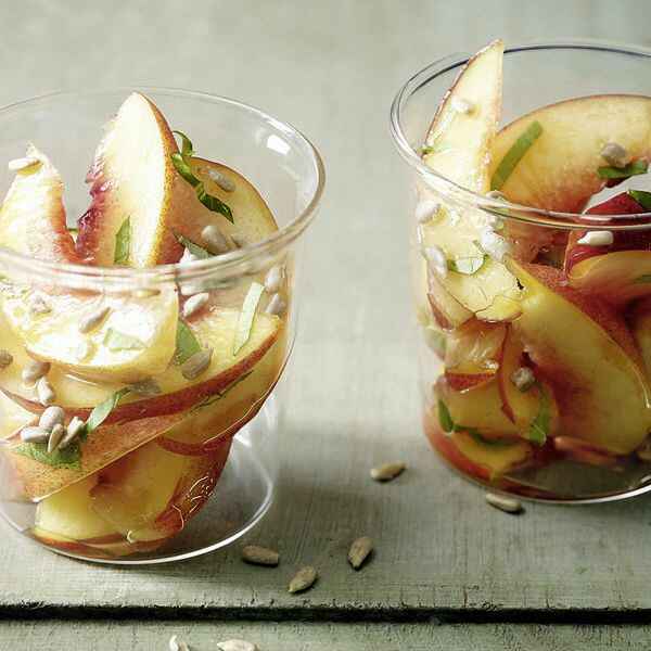 Nektarinensalat mit Basilikum Rezept | Küchengötter Nektarinensalat mit Basilikum Rezept | Küchengötter