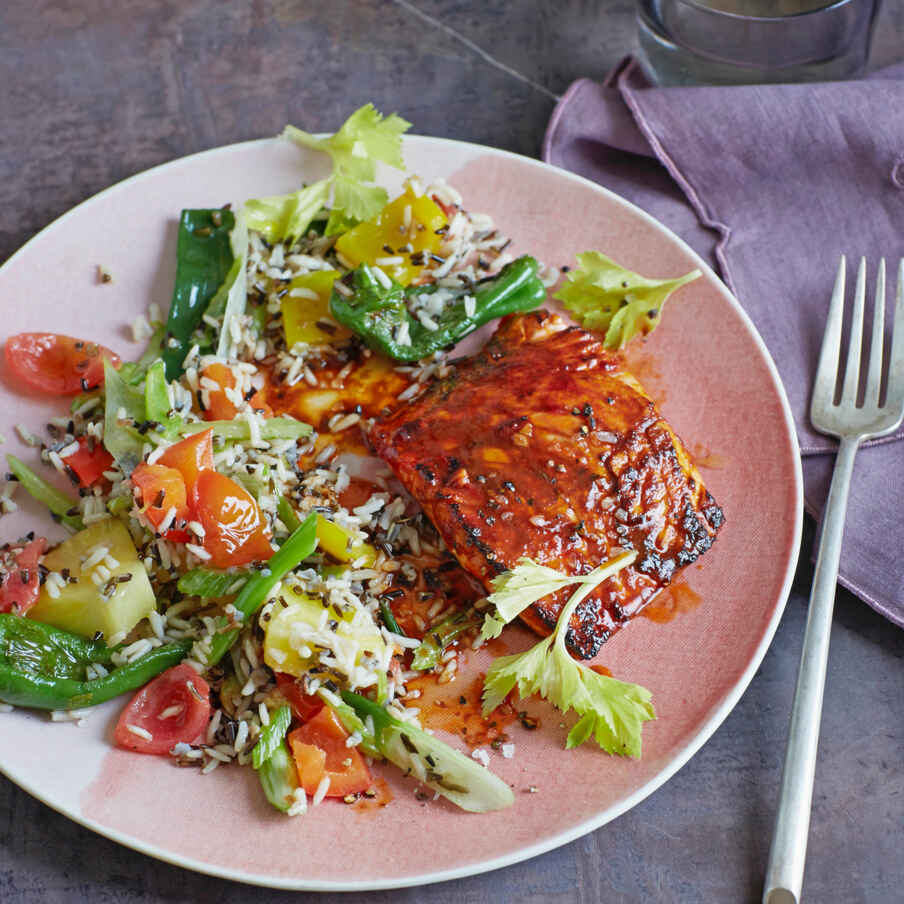 Kreolischer Lachs mit buntem Gemüse-Wildreis Rezept | Küchengötter Kreolischer Lachs mit buntem Gemüse-Wildreis Rezept | Küchengötter