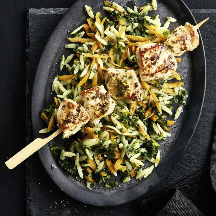 Zitronenhähnchen mit Orzo und Grünkohl Rezept | Küchengötter Zitronenhähnchen mit Orzo und Grünkohl Rezept | Küchengötter