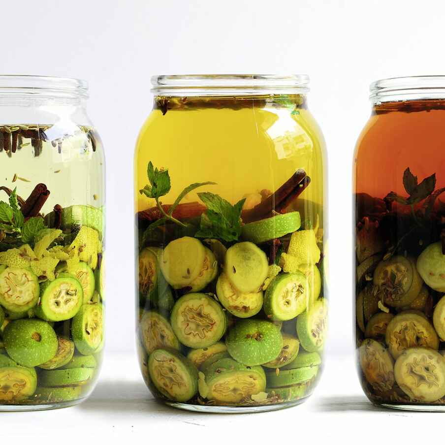 Nussschnaps aus grünen Nüssen Rezept | Küchengötter Nussschnaps aus grünen Nüssen Rezept | Küchengötter