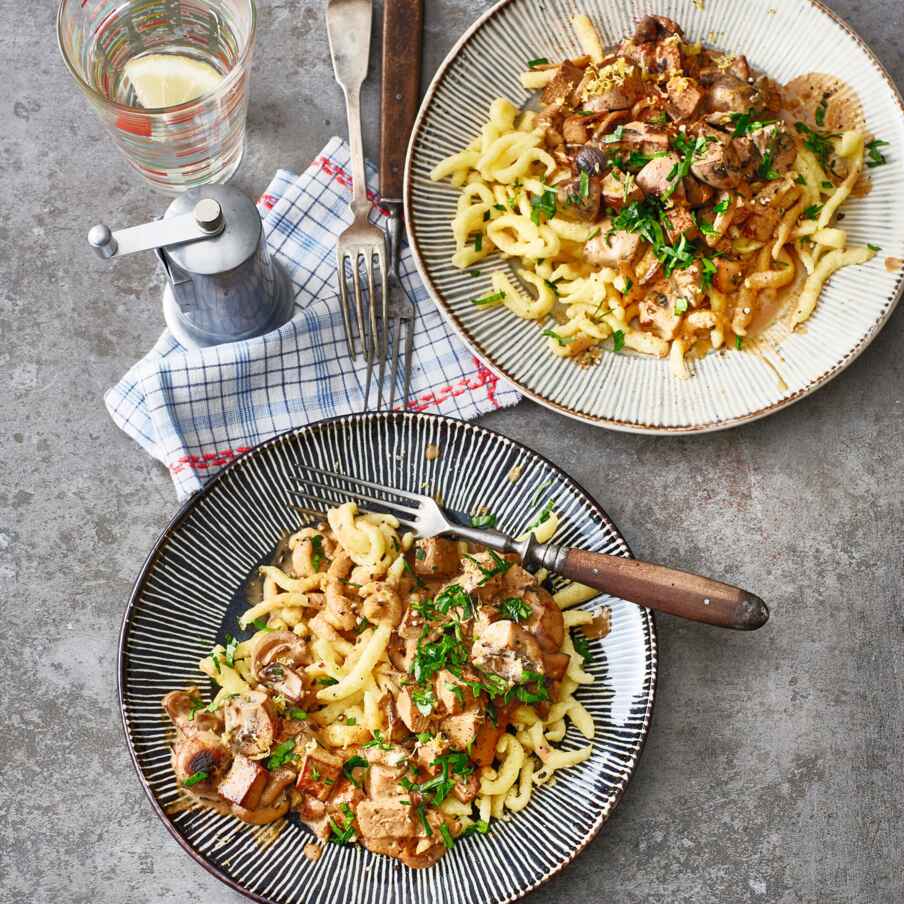 Tofu-Pilz-Pfanne mit Spätzle Rezept | Küchengötter Tofu-Pilz-Pfanne mit Spätzle Rezept | Küchengötter
