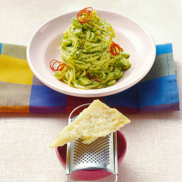 Nudeln mit Avocado-Pesto Rezept | Küchengötter Nudeln mit Avocado-Pesto Rezept | Küchengötter