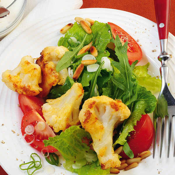 Schnelle Blattsalate mit gebratenem Blumenkohl Rezept | Küchengötter Schnelle Blattsalate mit gebratenem Blumenkohl Rezept | Küchengötter