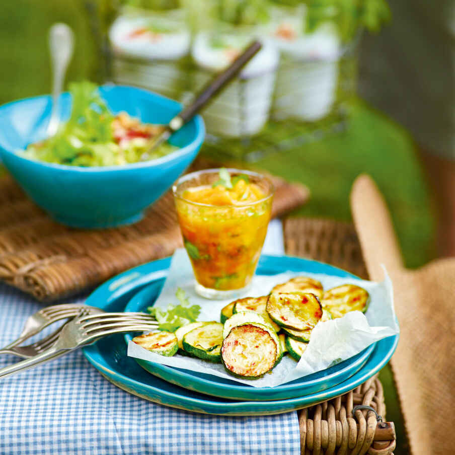 Gegrillte Zucchini mit Koriander-Melonen-Chutney Rezept | Küchengötter Gegrillte Zucchini mit Koriander-Melonen-Chutney Rezept | Küchengötter