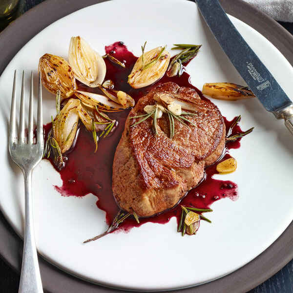 Filetsteaks mit Rosmarin-Knoblauch-Schalotten Rezept | Küchengötter