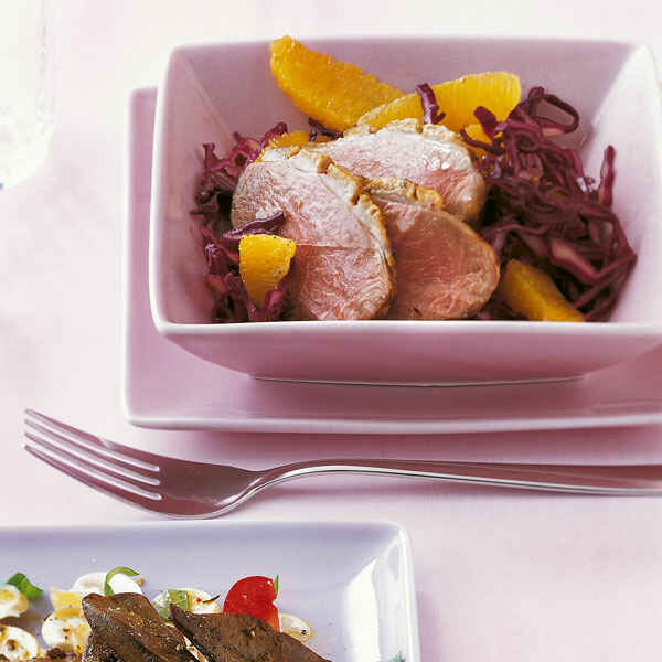 Gänsebrust auf Rotkohlsalat Rezept | Küchengötter Gänsebrust auf Rotkohlsalat Rezept | Küchengötter