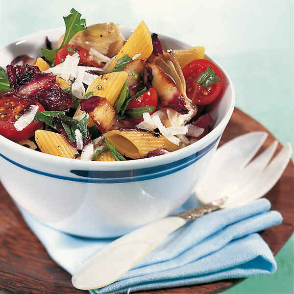 Warmer Nudelsalat mit Radicchio Rezept | Küchengötter Warmer Nudelsalat mit Radicchio Rezept | Küchengötter