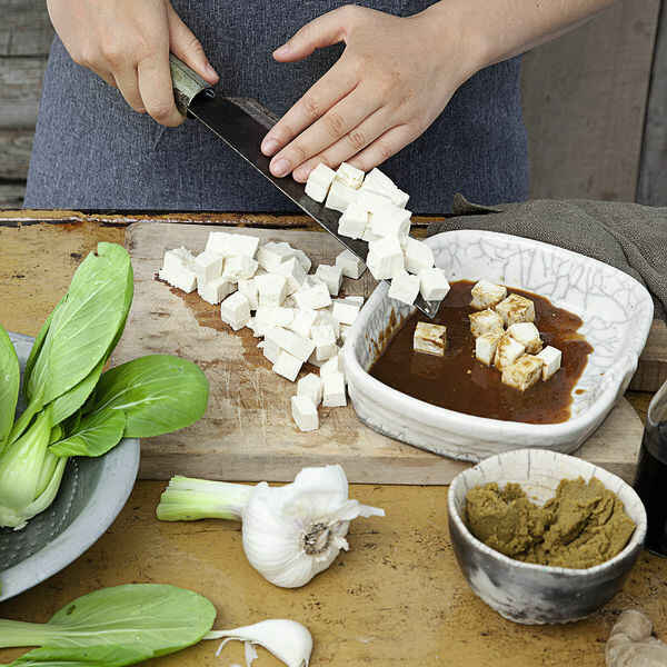 Nudeln mit Tofu und Pak Choi Rezept | Küchengötter Nudeln mit Tofu und Pak Choi Rezept | Küchengötter