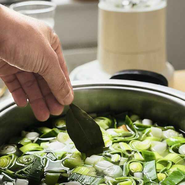 Zarte Hechtklößchen in Dillsauce Rezept | Küchengötter Zarte Hechtklößchen in Dillsauce Rezept | Küchengötter