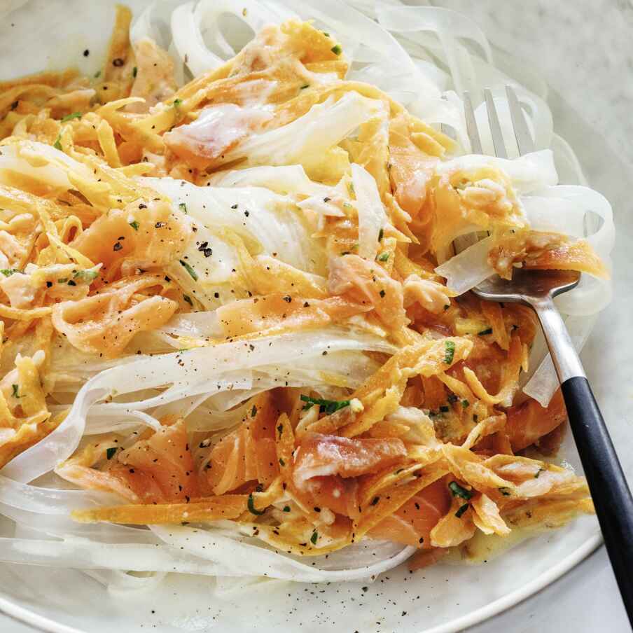 Nudeln mit Möhren-Lachs-Sauce Rezept | Küchengötter Nudeln mit Möhren-Lachs-Sauce Rezept | Küchengötter