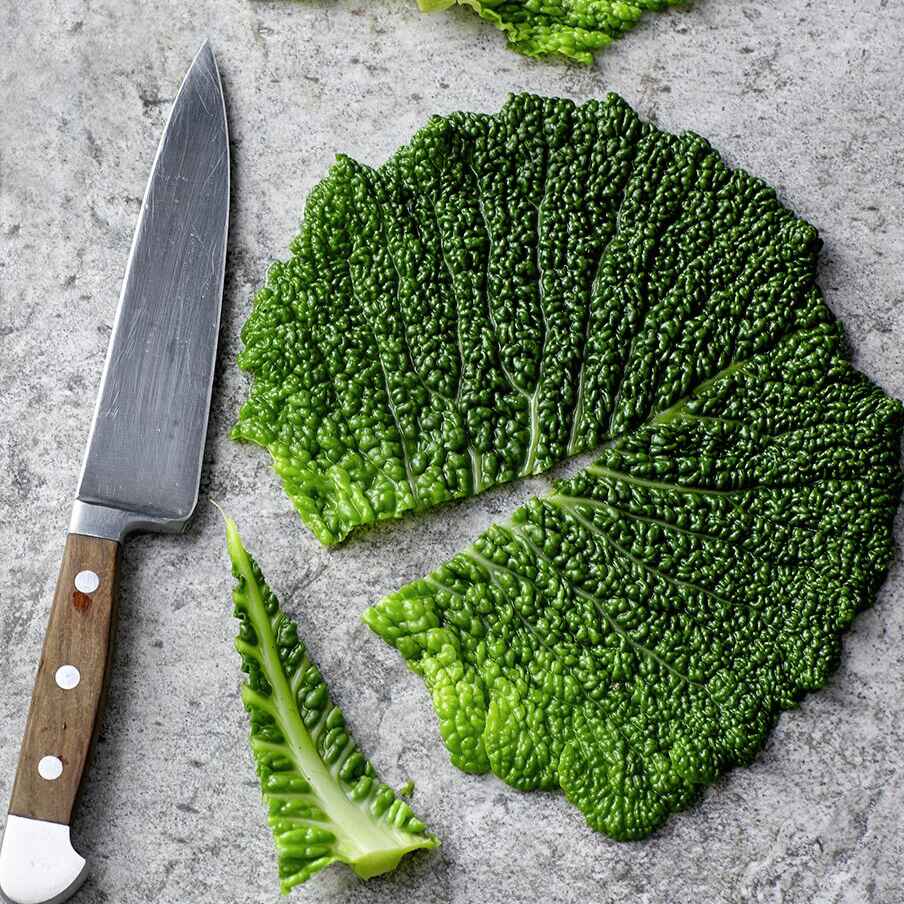 Wirsing-Päckchen mit Tomatensugo Rezept | Küchengötter Wirsing-Päckchen mit Tomatensugo Rezept | Küchengötter