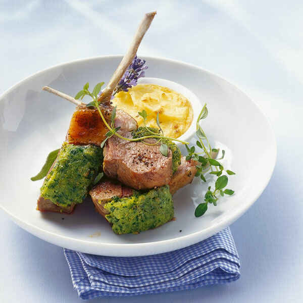 Lammrücken mit Kräuterkruste Rezept | Küchengötter Lammrücken mit Kräuterkruste Rezept | Küchengötter