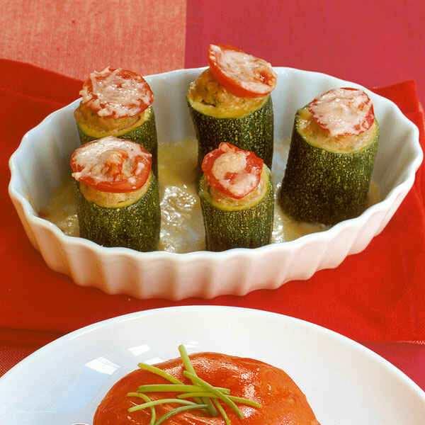 Gefüllte Zucchiniröllchen Rezept | aus der Mikrowelle | Küchengötter Gefüllte Zucchiniröllchen Rezept | aus der Mikrowelle | Küchengötter